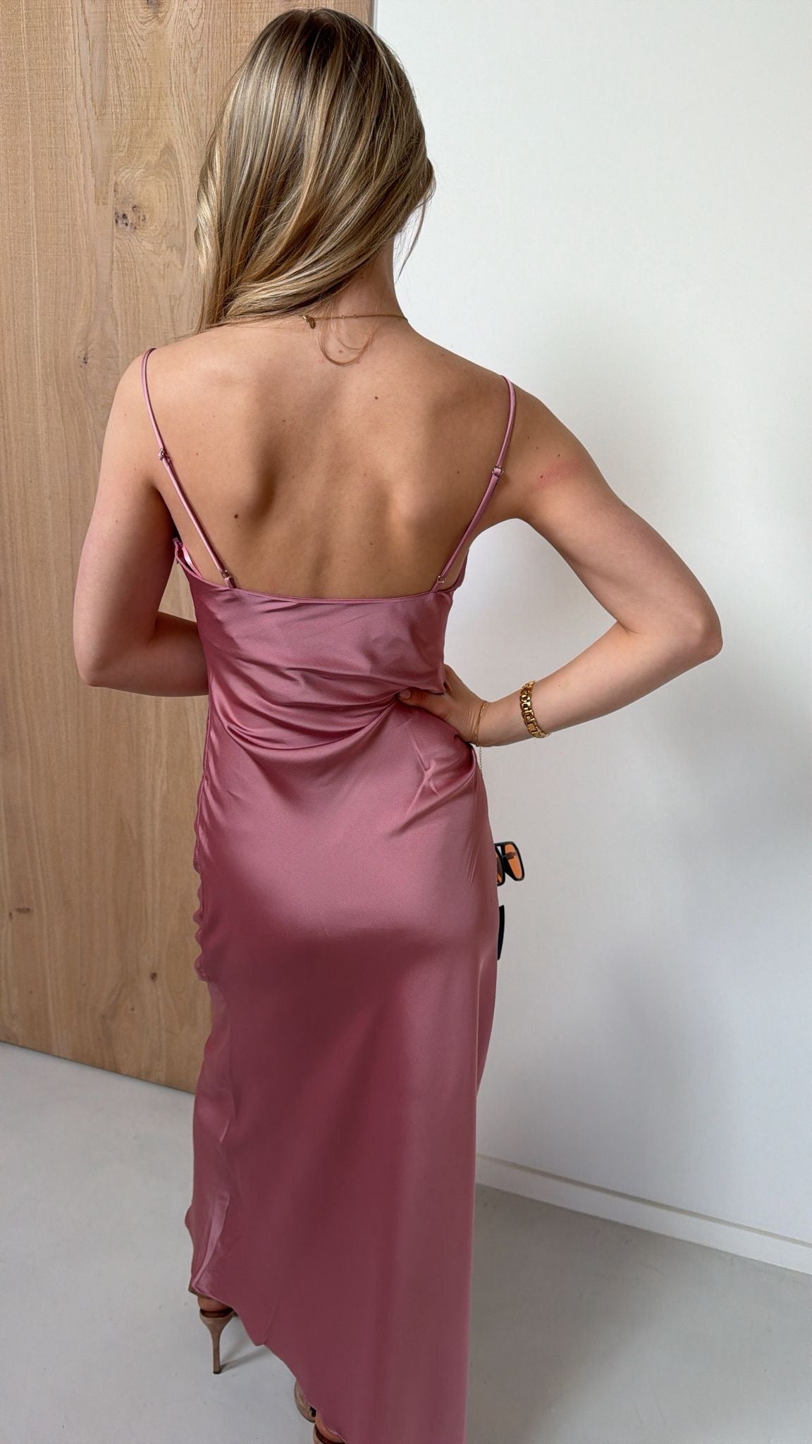 Maxi satin dress with ajustable straps
