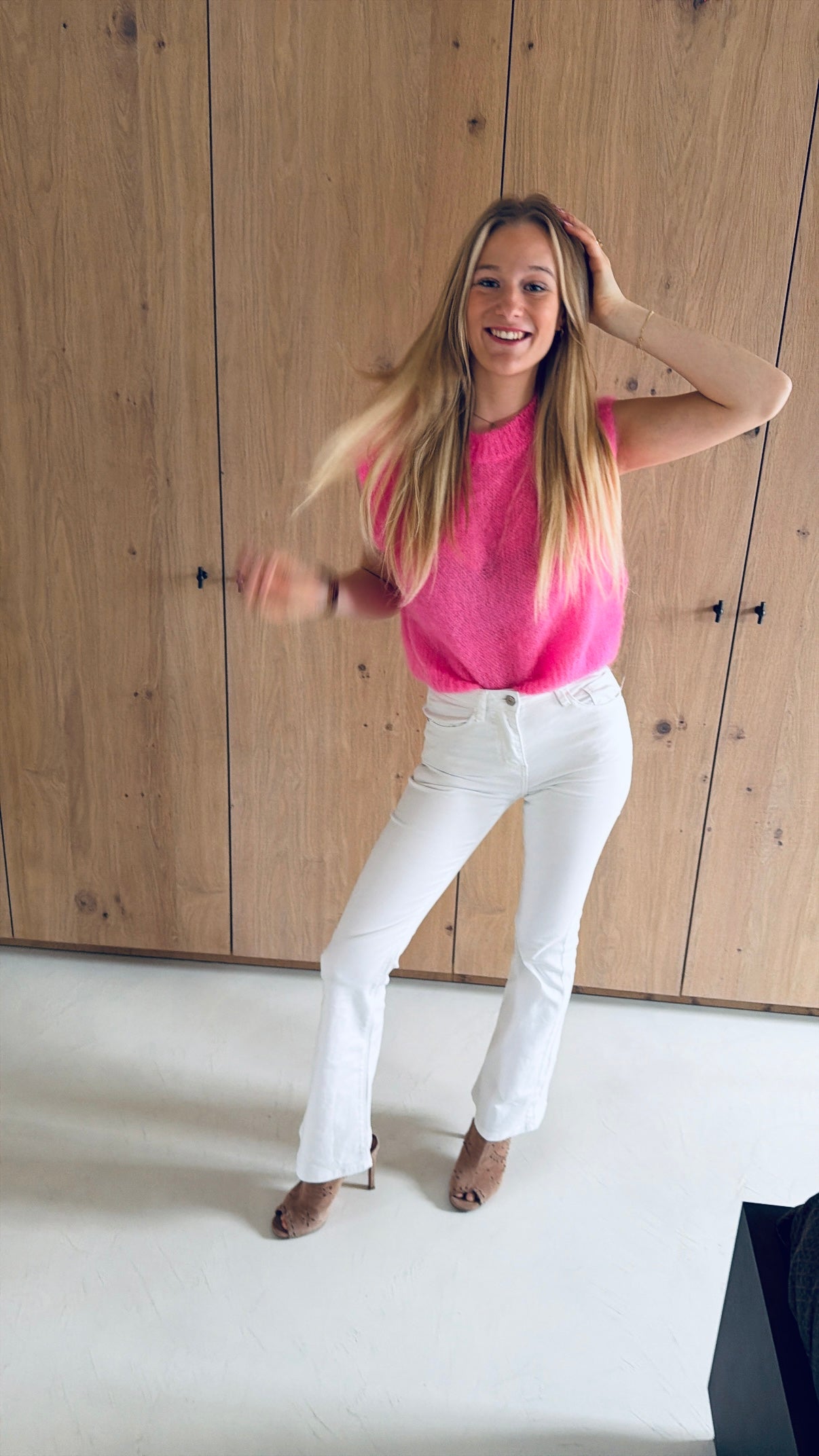 Sleeveless sweater Lut