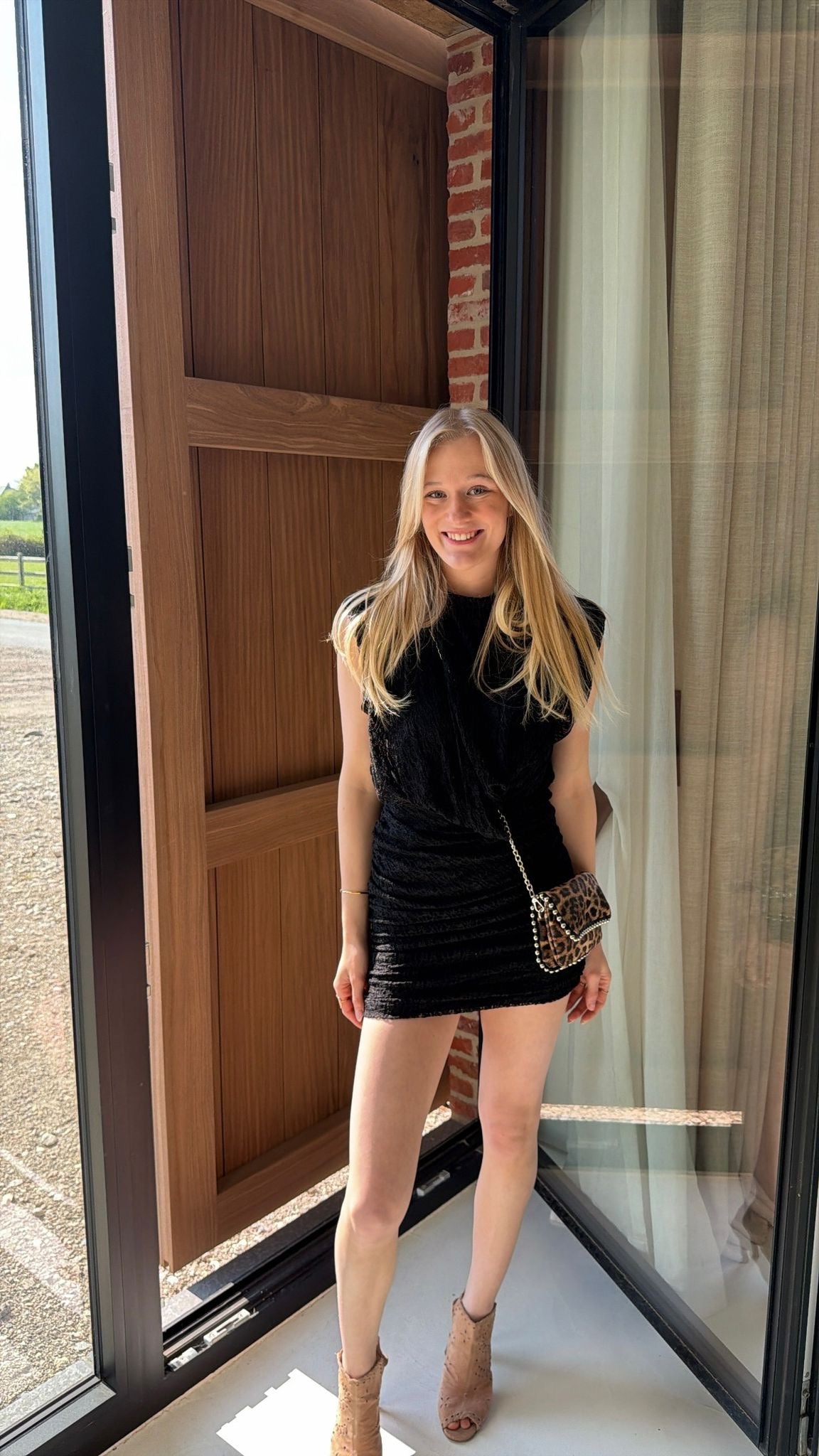 Black dress Dina
