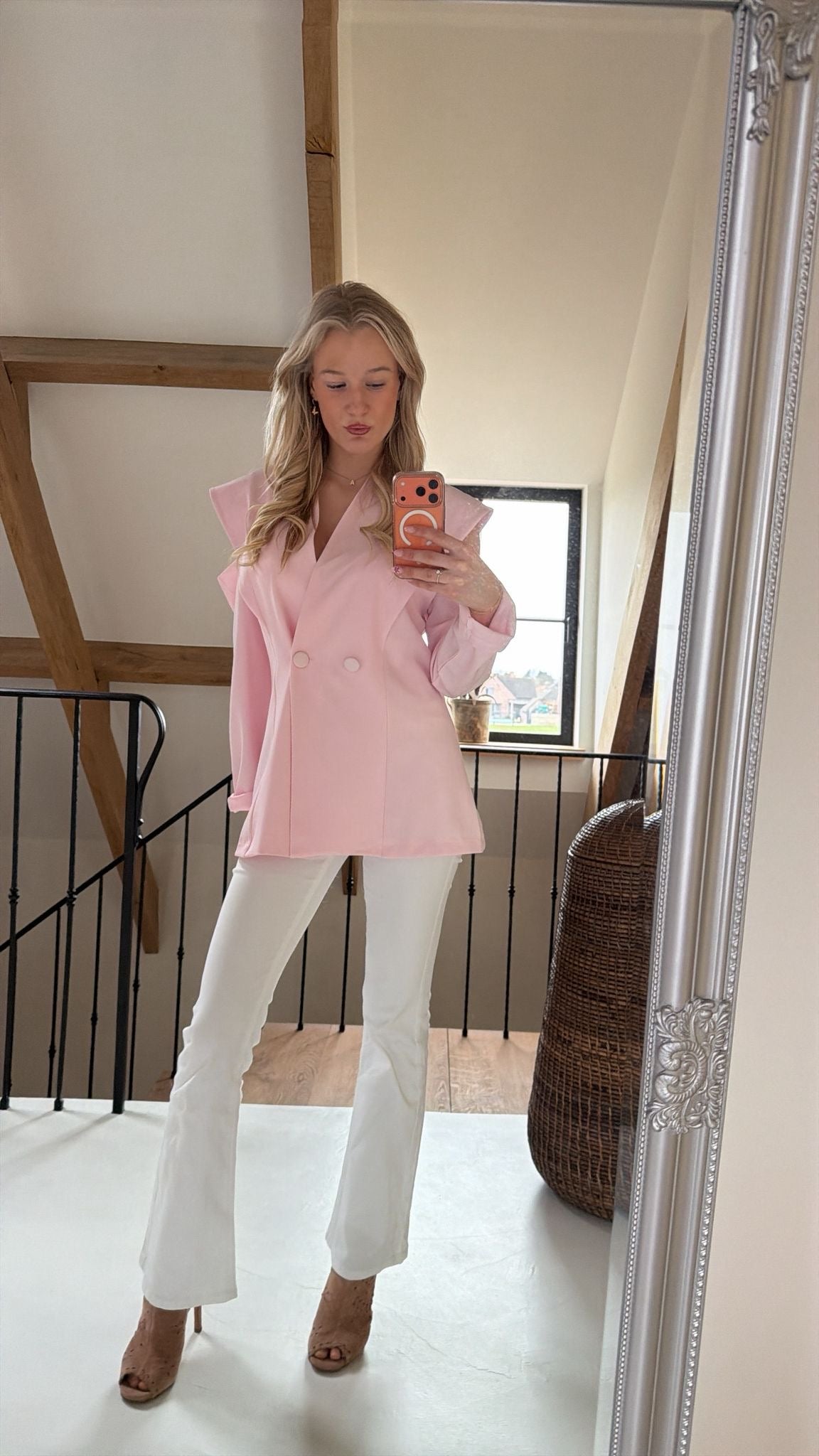 Blazer with open schouder