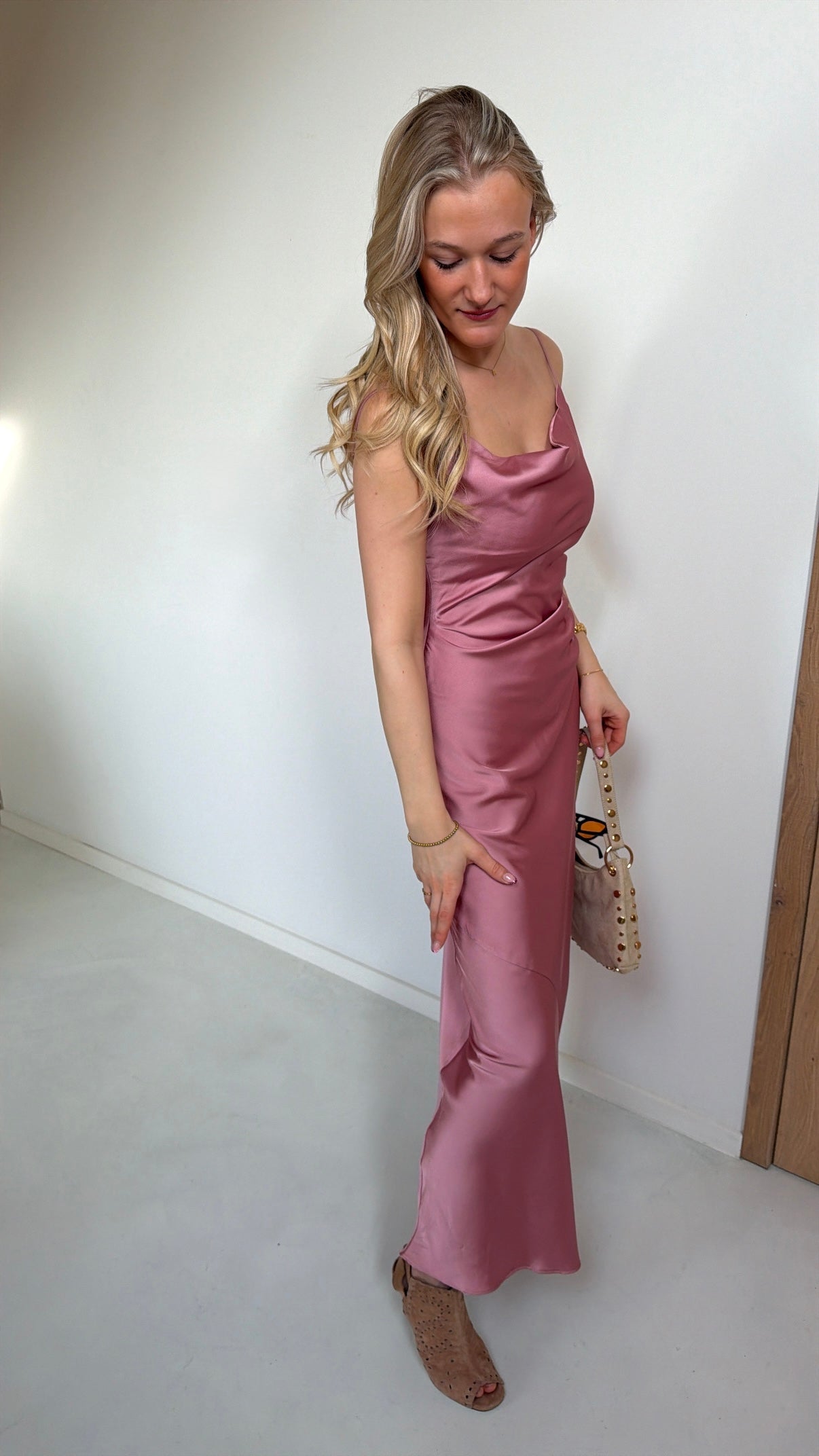 Maxi satin dress with ajustable straps