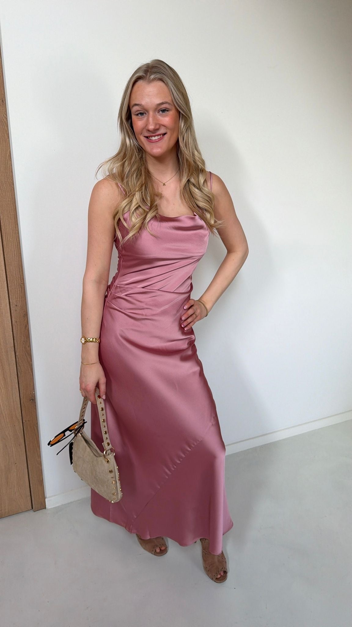 Maxi satin dress with ajustable straps