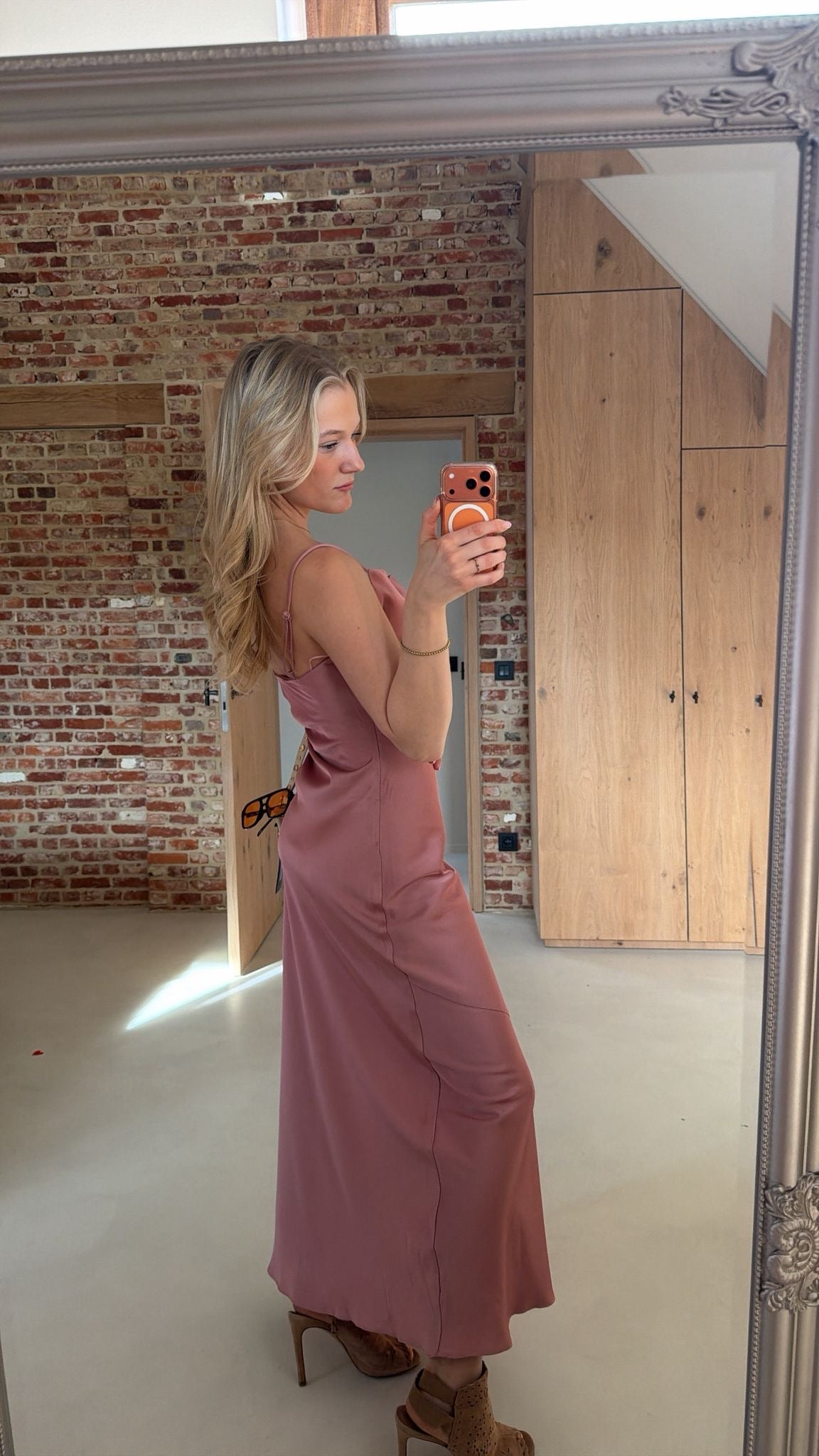 Maxi satin dress with ajustable straps