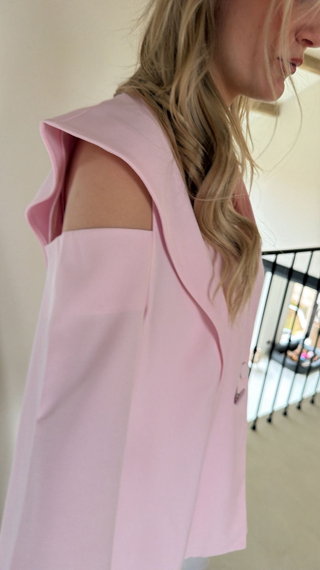Blazer with open schouder
