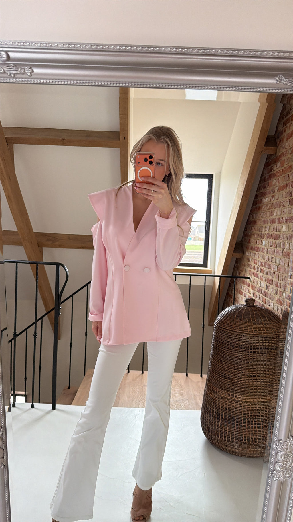 Blazer with open schouder
