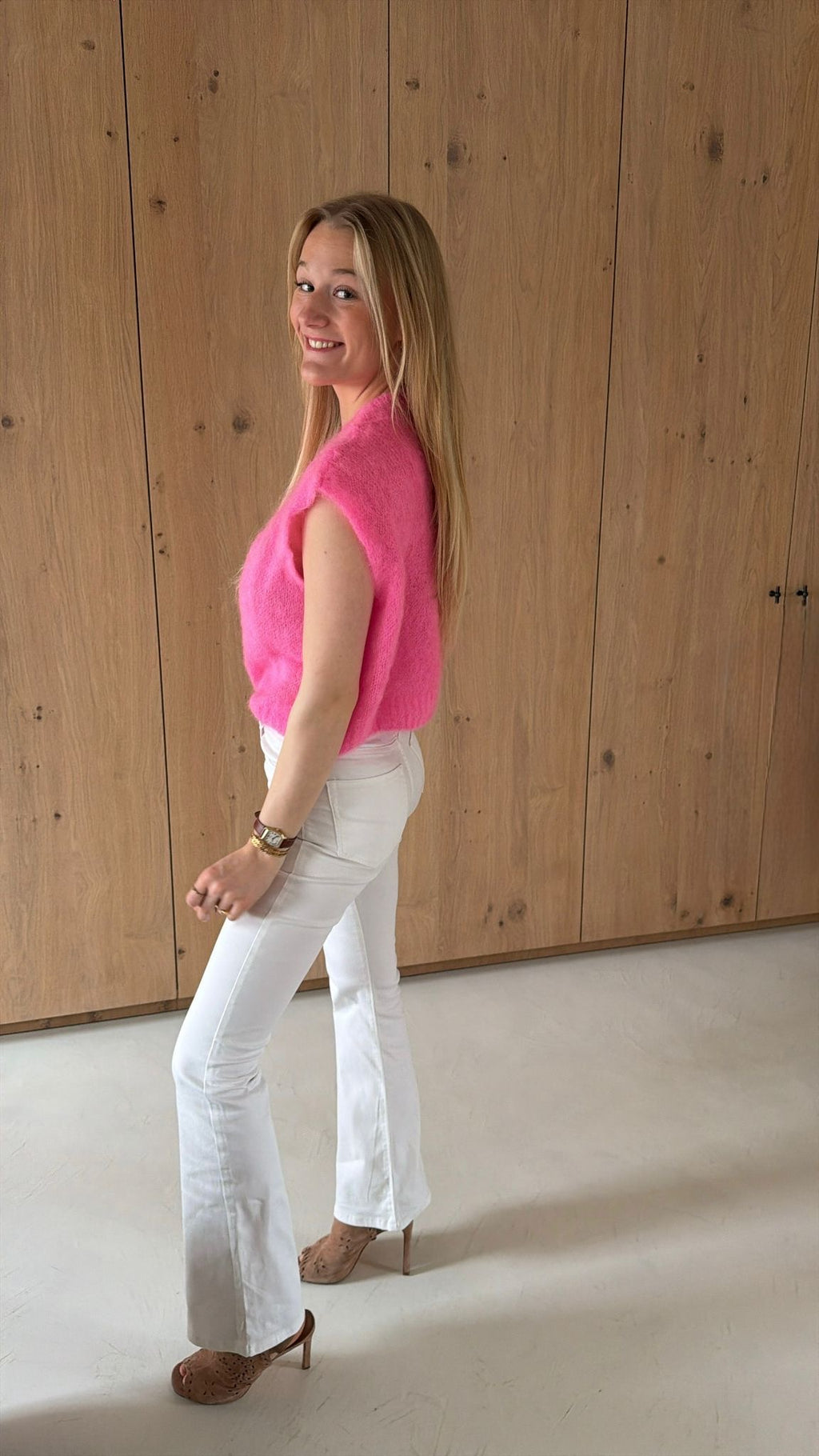 Sleeveless sweater Lut