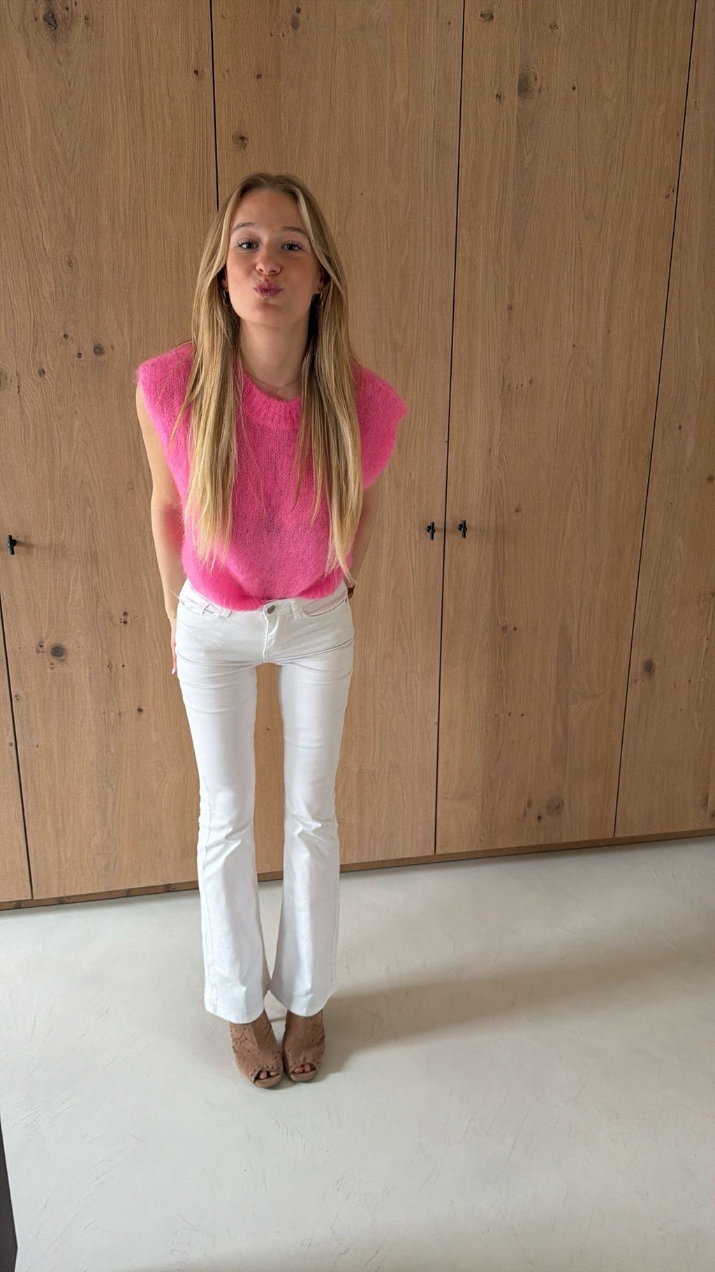 Sleeveless sweater Lut